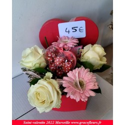 composition fleural dans un cœur avec chocolat à 45 euros.