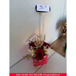 composition fleural orchidée et rose prix 30 euros.